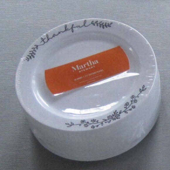 Martha Stewart 48 count Plastic Plates 7.5” - Picture 4 of 4